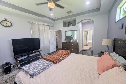 House in Tampa, Florida 3 bedrooms, 193.24 sq.m. № 2226990 - photo 12