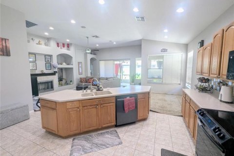 House in Tampa, Florida 3 bedrooms, 193.24 sq.m. № 2226990 - photo 10