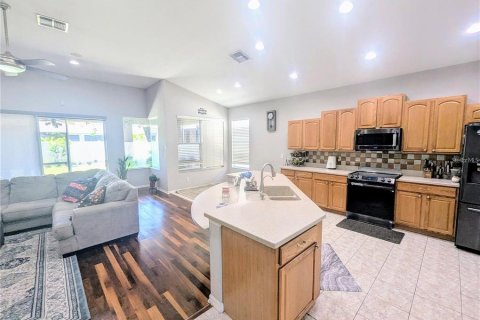 House in Tampa, Florida 3 bedrooms, 193.24 sq.m. № 2226990 - photo 8