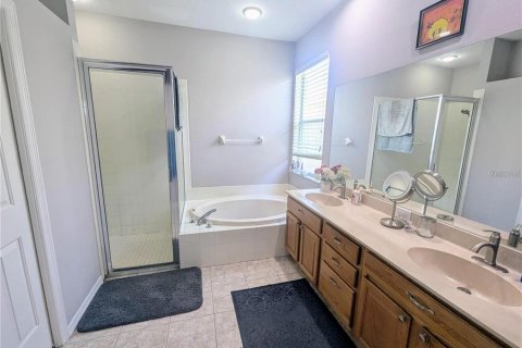 House in Tampa, Florida 3 bedrooms, 193.24 sq.m. № 2226990 - photo 13
