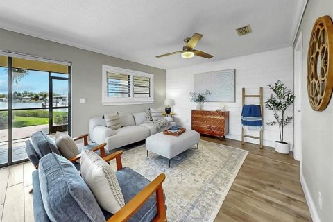 Townhouse in Apollo Beach, Florida 3 bedrooms, 157.93 sq.m. № 2092745 - photo 17