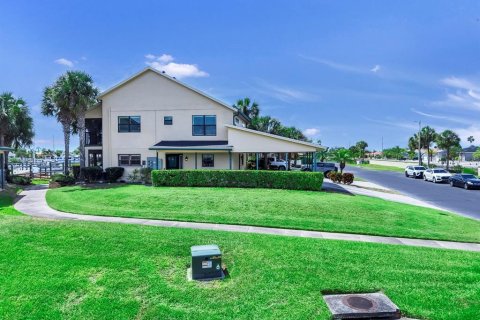 Townhouse in Apollo Beach, Florida 3 bedrooms, 157.93 sq.m. № 2092745 - photo 7