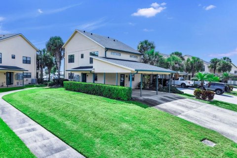 Townhouse in Apollo Beach, Florida 3 bedrooms, 157.93 sq.m. № 2092745 - photo 6
