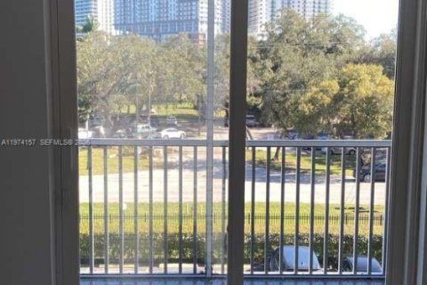 Condominio en venta en North Miami Beach, Florida, 1 dormitorio, 66.89 m2 № 2036455 - foto 16