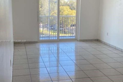 Condominio en venta en North Miami Beach, Florida, 1 dormitorio, 66.89 m2 № 2036455 - foto 2
