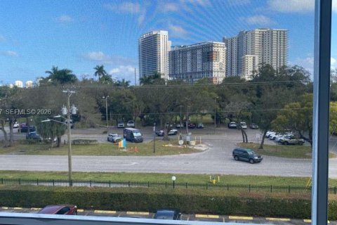 Condominio en venta en North Miami Beach, Florida, 1 dormitorio, 66.89 m2 № 2036455 - foto 15