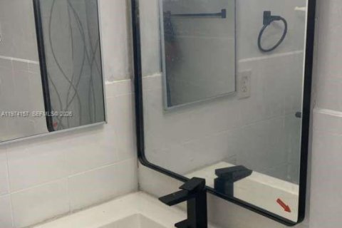 Condominio en venta en North Miami Beach, Florida, 1 dormitorio, 66.89 m2 № 2036455 - foto 9