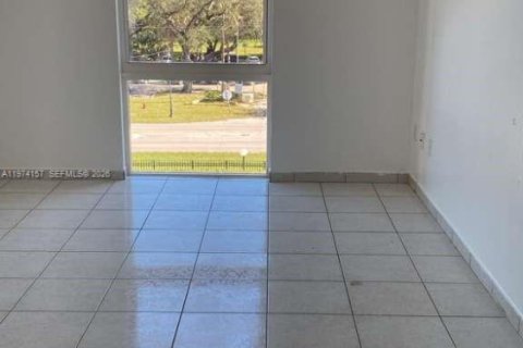 Condominio en venta en North Miami Beach, Florida, 1 dormitorio, 66.89 m2 № 2036455 - foto 3