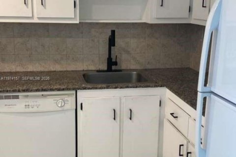 Condominio en venta en North Miami Beach, Florida, 1 dormitorio, 66.89 m2 № 2036455 - foto 4