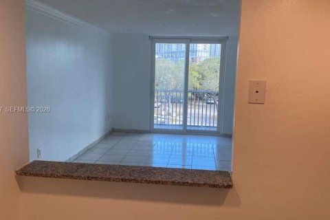 Condo in North Miami Beach, Florida, 1 bedroom № 2036455