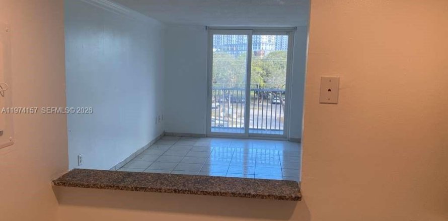 Condominio en North Miami Beach, Florida, 1 dormitorio  № 2036455