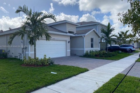 Casa en venta en Homestead, Florida, 3 dormitorios, 189.61 m2 № 1945752 - foto 2