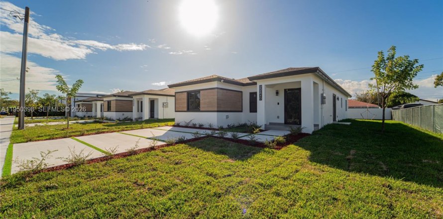 Дом в Майами, Флорида 4 спальни, 157.93м2 № 2007412