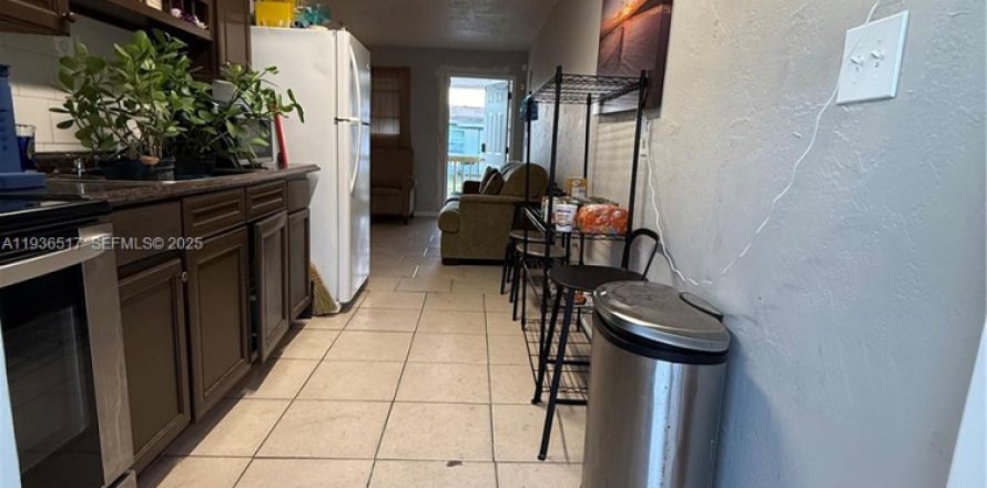 House in St. Lucie, Florida 2 bedrooms, 120.77 sq.m. № 1994526