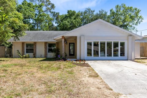 House in Winter Haven, Florida 3 bedrooms, 229.1 sq.m. № 1626821 - photo 1