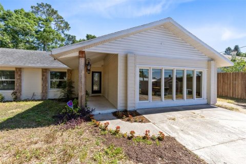 House in Winter Haven, Florida 3 bedrooms, 229.1 sq.m. № 1626821 - photo 2