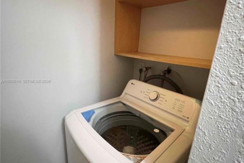 Copropriété à louer à Miami, Floride: 2 chambres, 97.55 m2 № 2010933 - photo 15