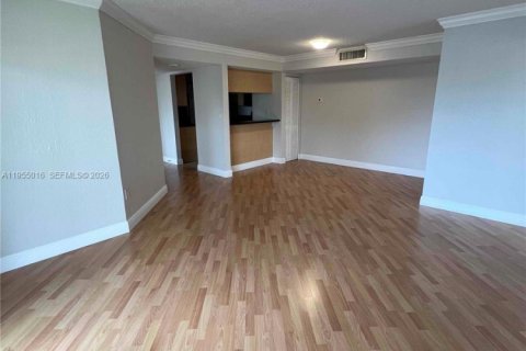 Copropriété à louer à Miami, Floride: 2 chambres, 97.55 m2 № 2010933 - photo 2