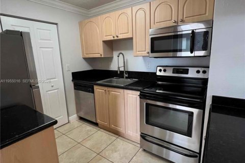 Copropriété à louer à Miami, Floride: 2 chambres, 97.55 m2 № 2010933 - photo 6