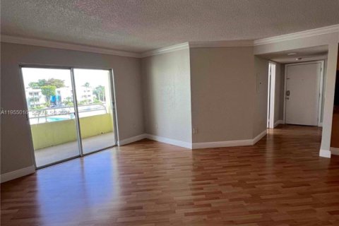 Copropriété à louer à Miami, Floride: 2 chambres, 97.55 m2 № 2010933 - photo 3