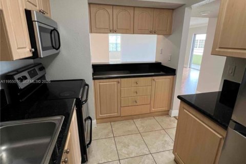 Copropriété à louer à Miami, Floride: 2 chambres, 97.55 m2 № 2010933 - photo 7