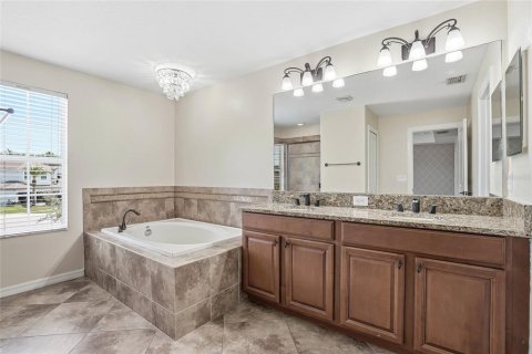 Купить виллу или дом в Ленд-о-Лейкс, Флорида 8 комнат, 376.63м2, № 2132020 - фото 30