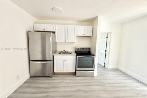 Снять в аренду коммерческую недвижимость в Вест-Парк, Флорида 1 спальня, № 2058415 - фото 15