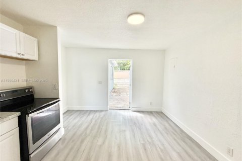 Снять в аренду коммерческую недвижимость в Вест-Парк, Флорида 1 спальня, № 2058415 - фото 16