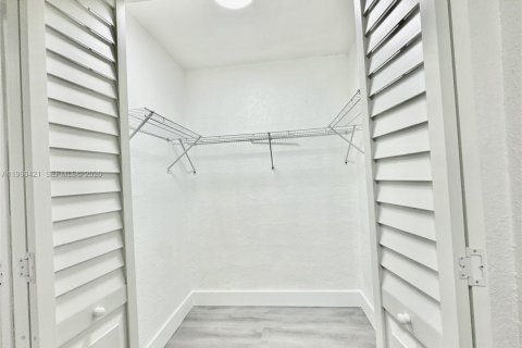 Снять в аренду коммерческую недвижимость в Вест-Парк, Флорида 1 спальня, № 2058415 - фото 6