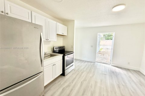 Снять в аренду коммерческую недвижимость в Вест-Парк, Флорида 1 спальня, № 2058415 - фото 17