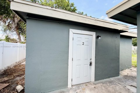 Коммерческая недвижимость в Вест-Парк, Флорида 1 спальня № 2058415