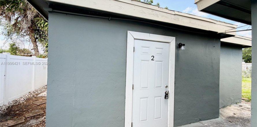 Коммерческая недвижимость в Вест-Парк, Флорида 1 спальня № 2058415