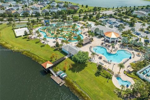 Villa ou maison à vendre à Kissimmee, Floride: 5 chambres, 286.23 m2 № 1980051 - photo 1