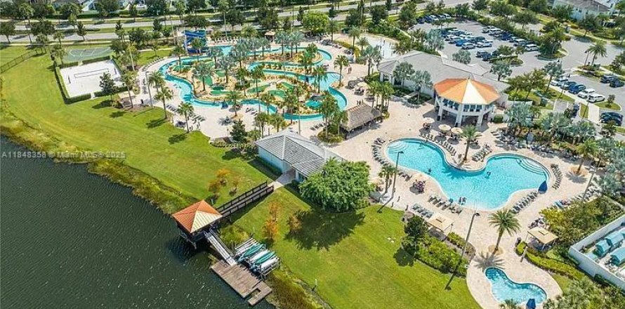 Villa ou maison à Kissimmee, Floride 5 chambres, 286.23 m2 № 1980051