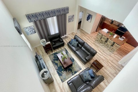 Villa ou maison à vendre à Kissimmee, Floride: 5 chambres, 286.23 m2 № 1980051 - photo 17