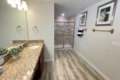 Villa ou maison à vendre à Kissimmee, Floride: 5 chambres, 286.23 m2 № 1980051 - photo 14