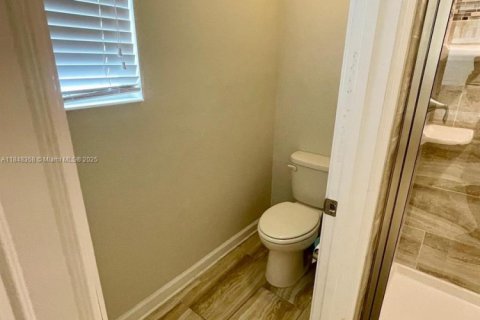 Villa ou maison à vendre à Kissimmee, Floride: 5 chambres, 286.23 m2 № 1980051 - photo 12