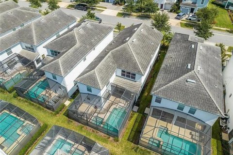 Villa ou maison à vendre à Kissimmee, Floride: 5 chambres, 286.23 m2 № 1980051 - photo 2