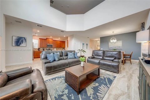 Villa ou maison à vendre à Kissimmee, Floride: 5 chambres, 286.23 m2 № 1980051 - photo 9