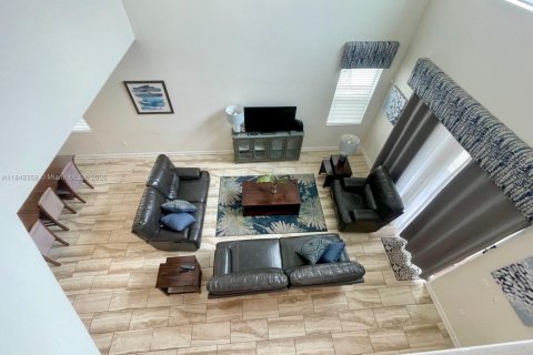 Villa ou maison à vendre à Kissimmee, Floride: 5 chambres, 286.23 m2 № 1980051 - photo 16