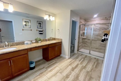 Villa ou maison à vendre à Kissimmee, Floride: 5 chambres, 286.23 m2 № 1980051 - photo 11