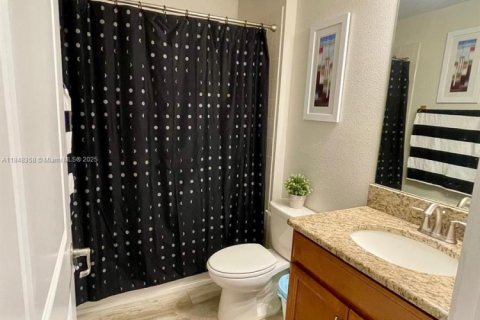 Villa ou maison à vendre à Kissimmee, Floride: 5 chambres, 286.23 m2 № 1980051 - photo 22