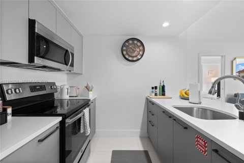 Купить кондоминиум в Бей-Харбор-Айлендс, Флорида 2 спальни, 88.72м2, № 2055036 - фото 6