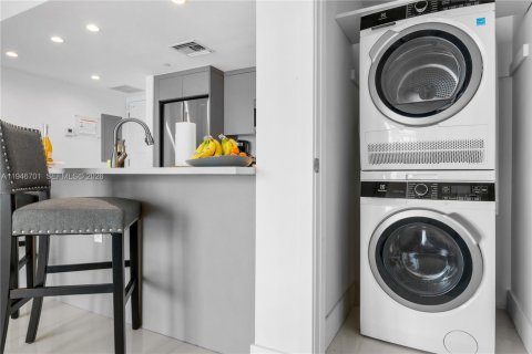 Купить кондоминиум в Бей-Харбор-Айлендс, Флорида 2 спальни, 88.72м2, № 2055036 - фото 27