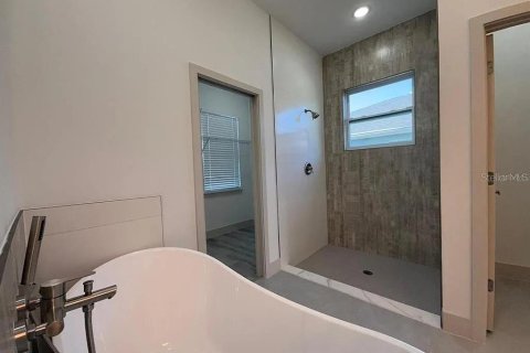 House in Port Charlotte, Florida 3 bedrooms, 170.94 sq.m. № 1725456 - photo 17