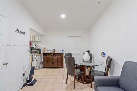 Immobilier commercial à vendre à Miami, Floride: 122.26 m2 № 2015046 - photo 7