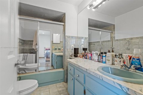 Immobilier commercial à vendre à Miami, Floride: 122.26 m2 № 2015046 - photo 16