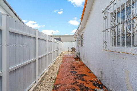 Immobilier commercial à vendre à Miami, Floride: 122.26 m2 № 2015046 - photo 24