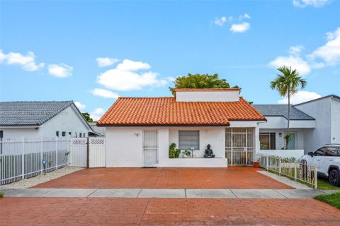 Immobilier commercial à Miami, Floride 122.26 m2 № 2015046