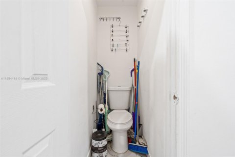 Immobilier commercial à vendre à Miami, Floride: 122.26 m2 № 2015046 - photo 13